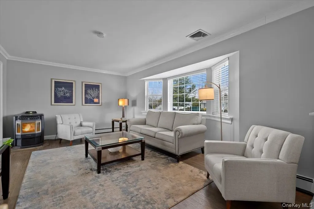 16 Loughlin Drive Shirley NY 11967