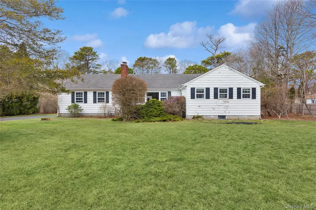 4 E Rampasture Road Hampton Bays NY 11946