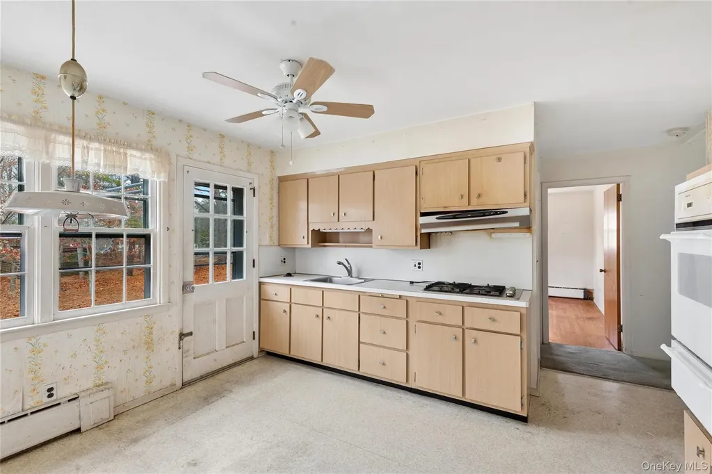 4 E Rampasture Road Hampton Bays NY 11946