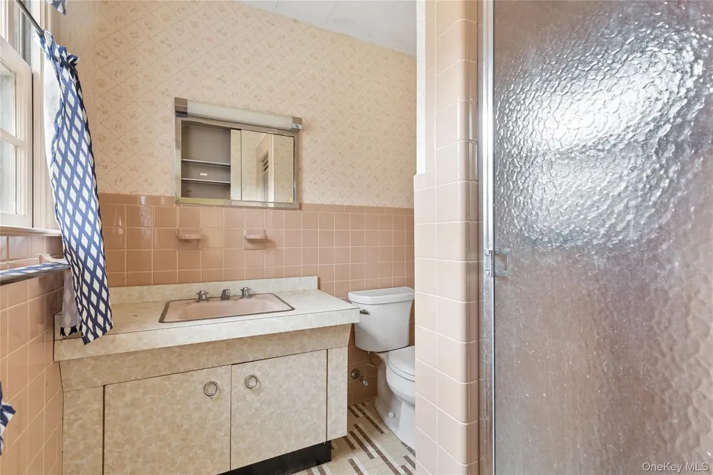 4 E Rampasture Road Hampton Bays NY 11946