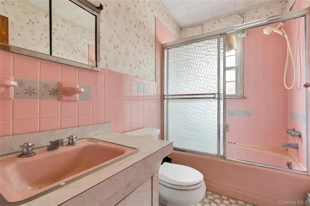 4 E Rampasture Road Hampton Bays NY 11946