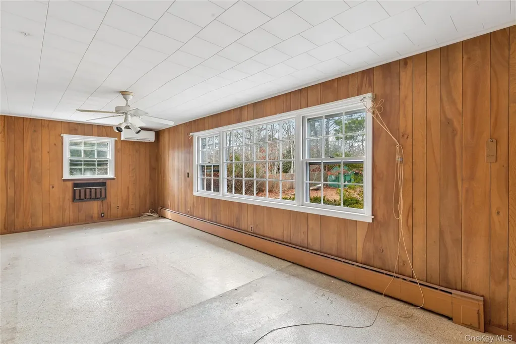 4 E Rampasture Road Hampton Bays NY 11946