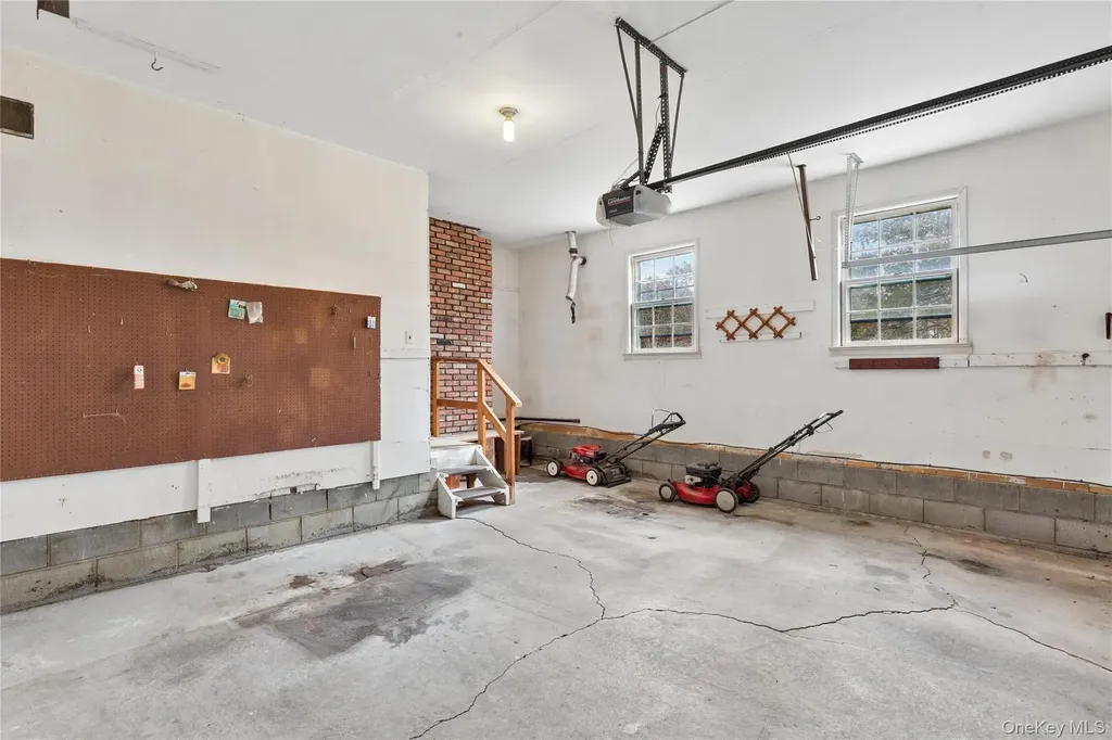 4 E Rampasture Road Hampton Bays NY 11946
