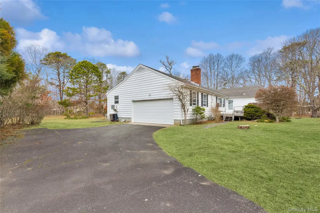 4 E Rampasture Road Hampton Bays NY 11946