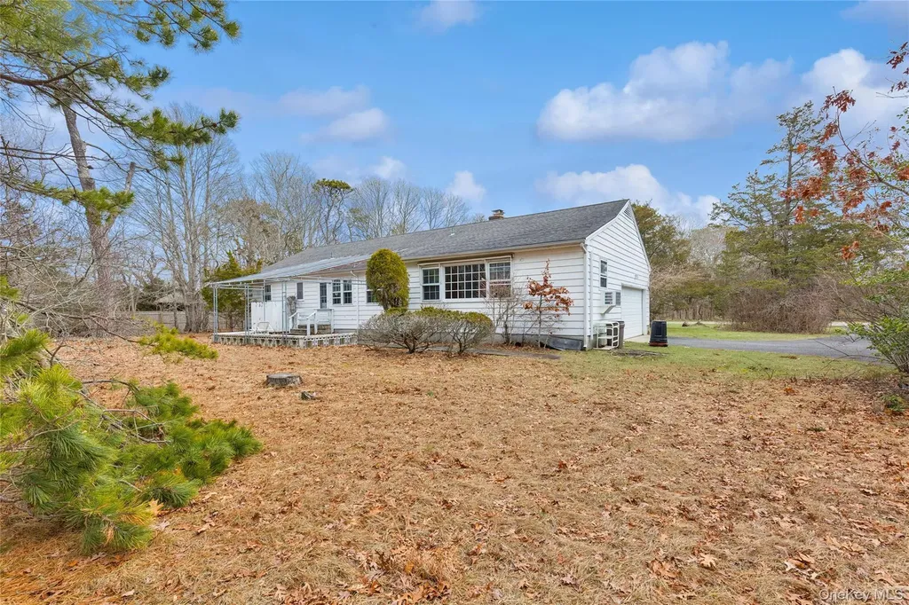 4 E Rampasture Road Hampton Bays NY 11946