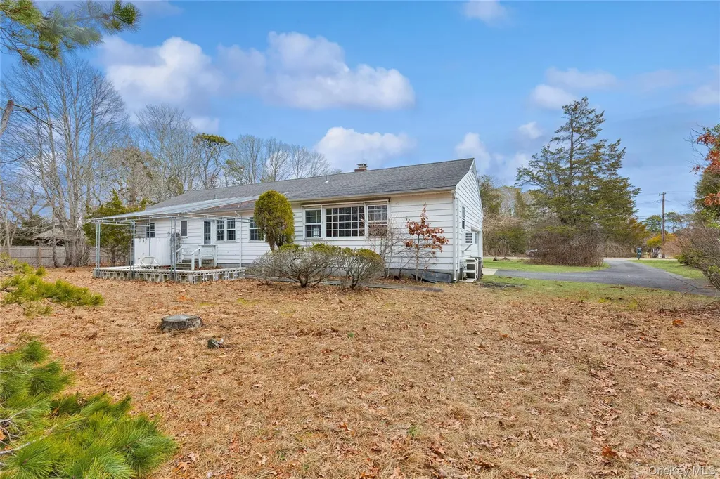 4 E Rampasture Road Hampton Bays NY 11946
