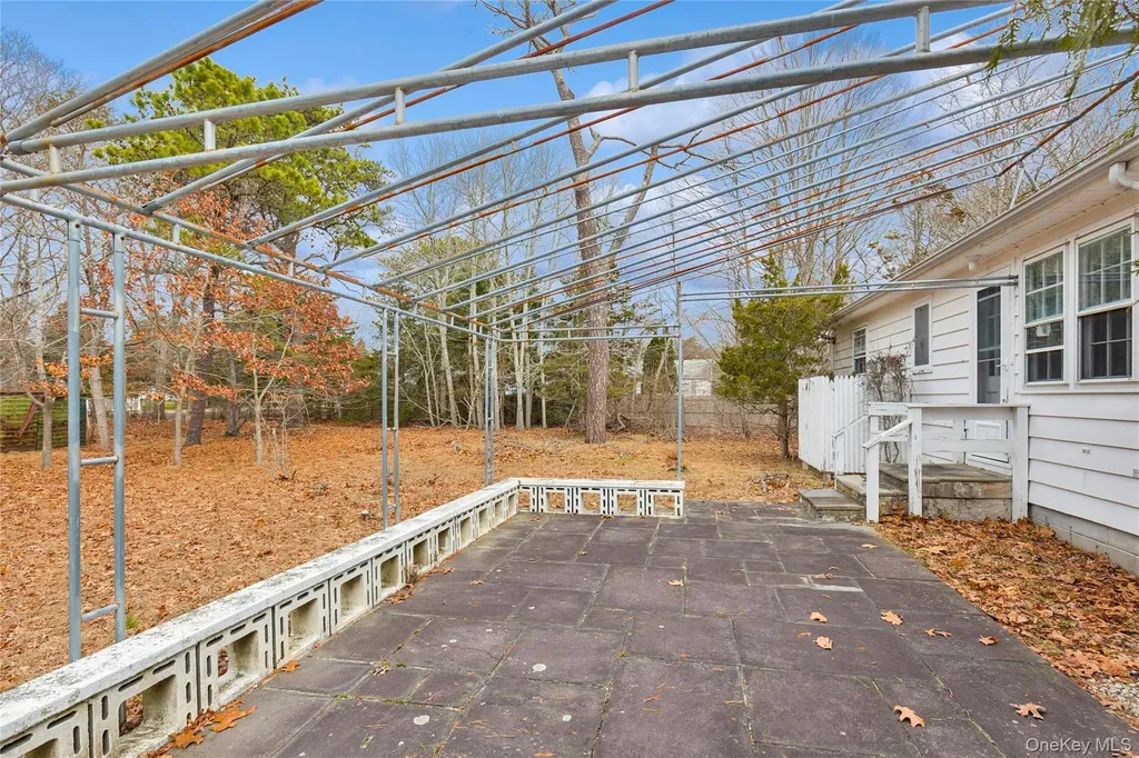 4 E Rampasture Road Hampton Bays NY 11946