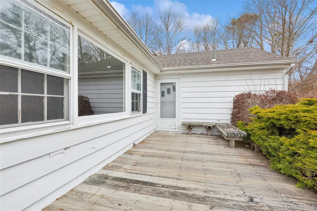 4 E Rampasture Road Hampton Bays NY 11946