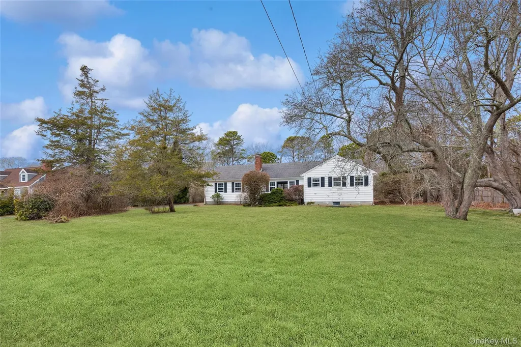 4 E Rampasture Road Hampton Bays NY 11946
