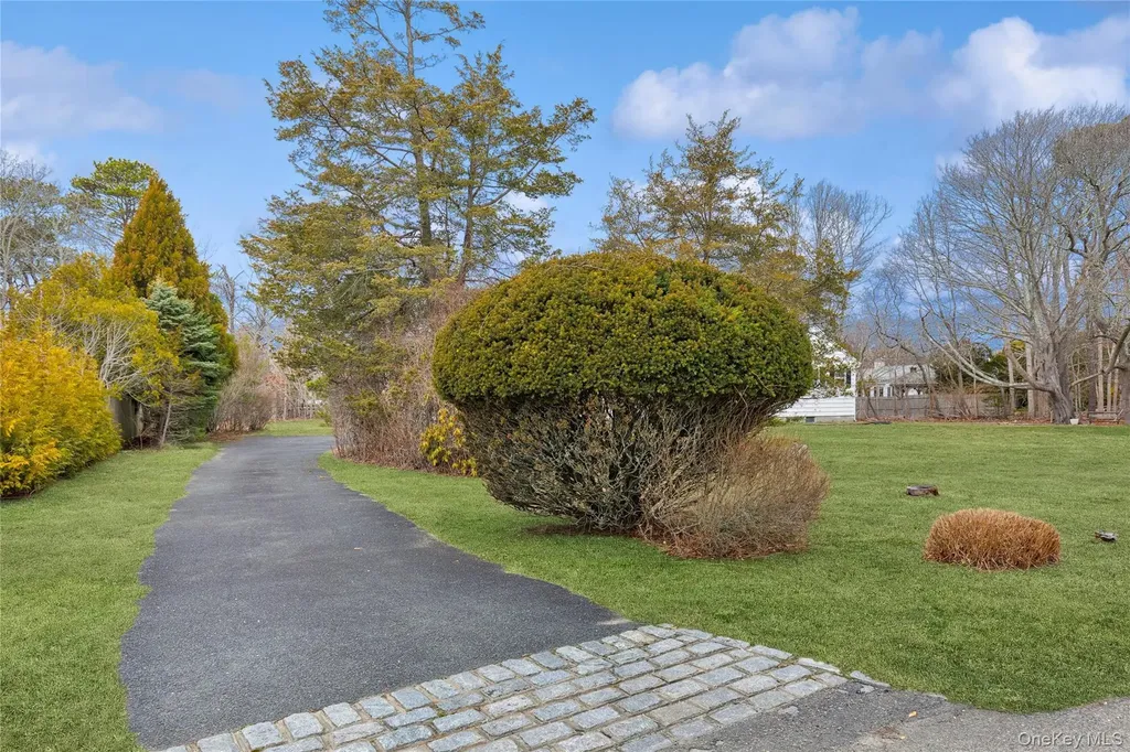 4 E Rampasture Road Hampton Bays NY 11946