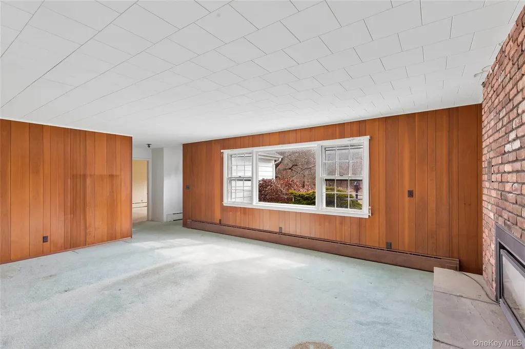 4 E Rampasture Road Hampton Bays NY 11946
