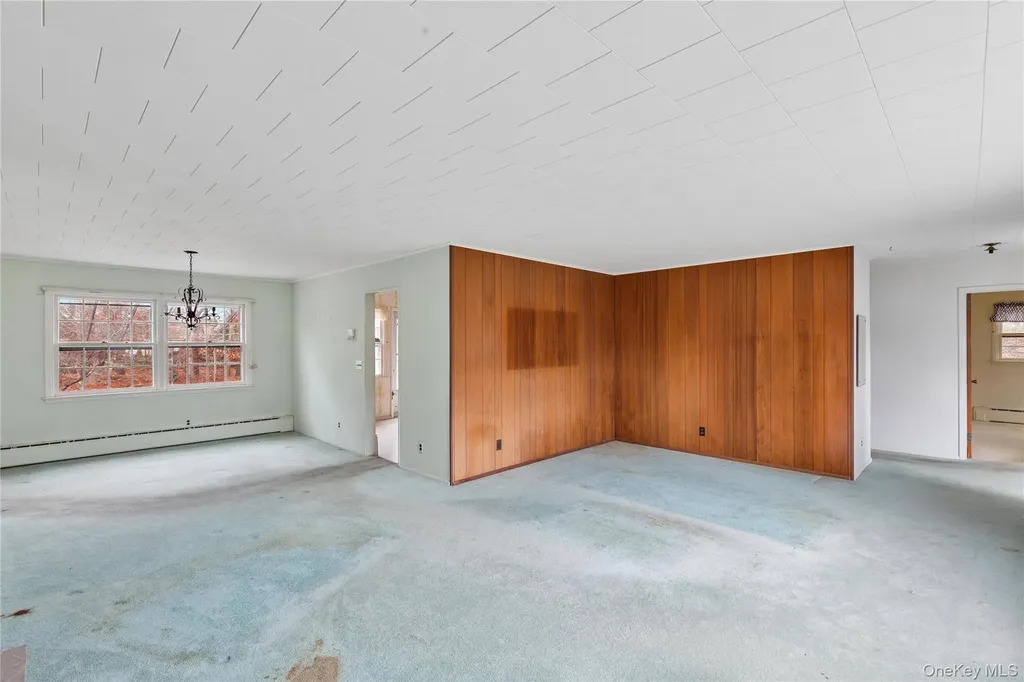 4 E Rampasture Road Hampton Bays NY 11946