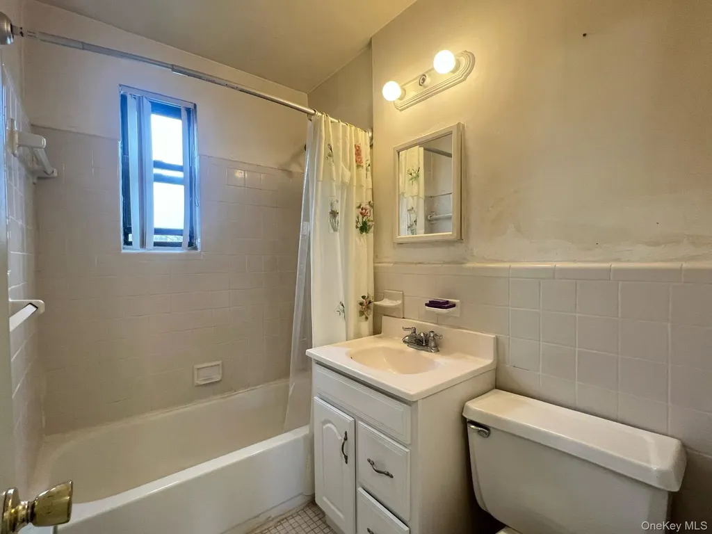 19617 73rd Avenue Fresh Meadows NY 11365