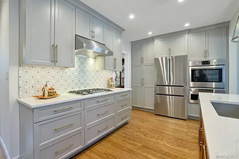 81 Oxford Road New Rochelle NY 10804