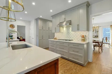 81 Oxford Road New Rochelle NY 10804