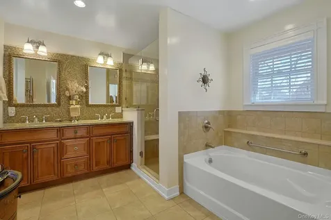 81 Oxford Road New Rochelle NY 10804
