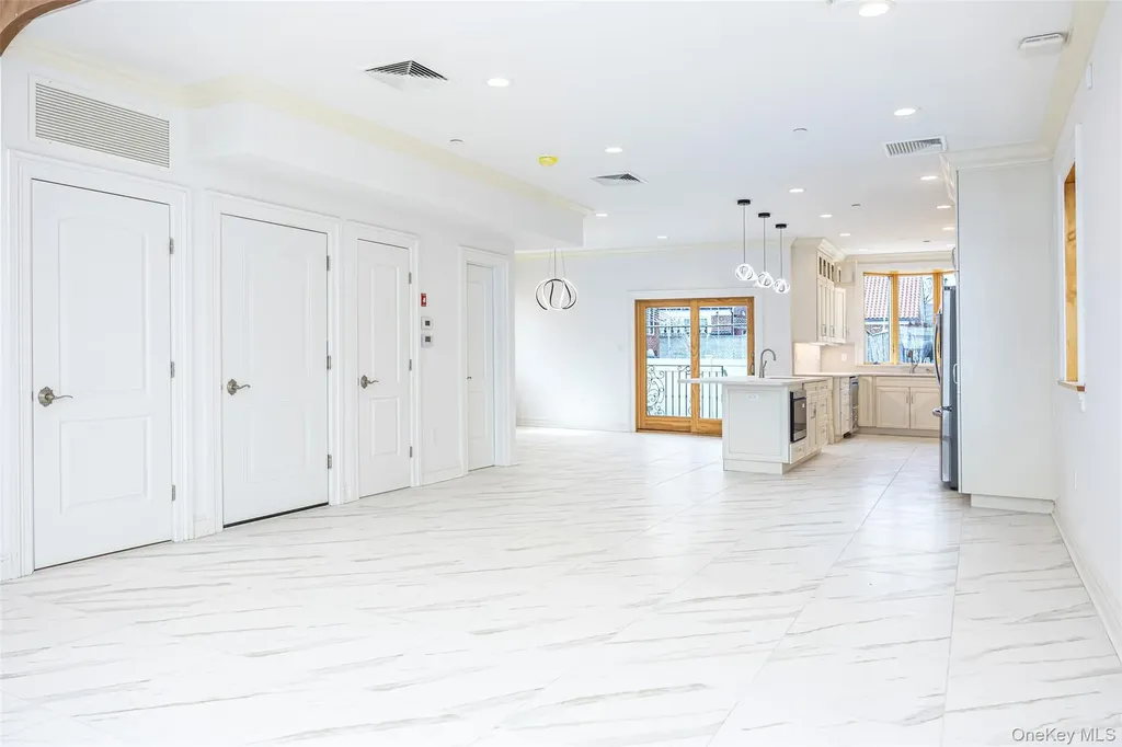 10-42 Utopia Parkway Beechhurst NY 11357
