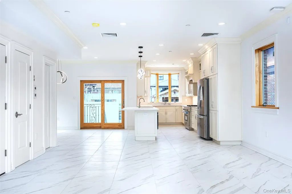 10-42 Utopia Parkway Beechhurst NY 11357