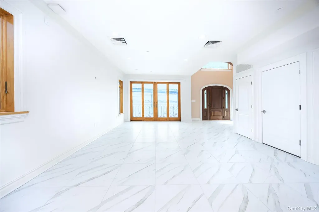 10-42 Utopia Parkway Beechhurst NY 11357