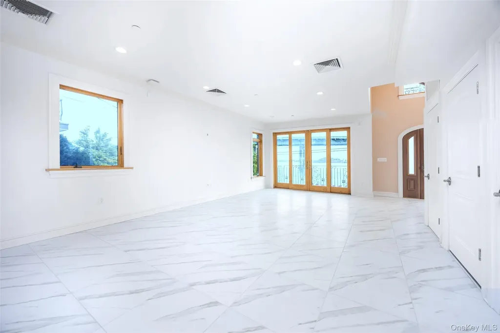 10-42 Utopia Parkway Beechhurst NY 11357