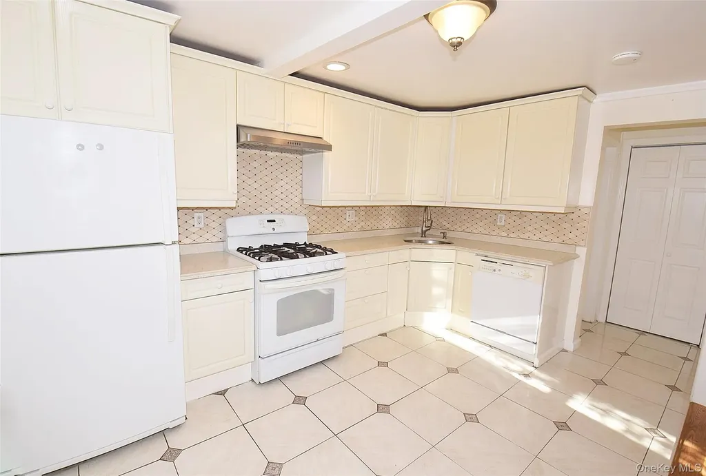 76 Hoffman Avenue Elmont NY 11003