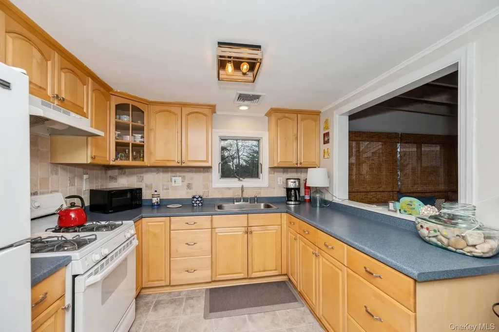 14 E Landing Road Hampton Bays NY 11946