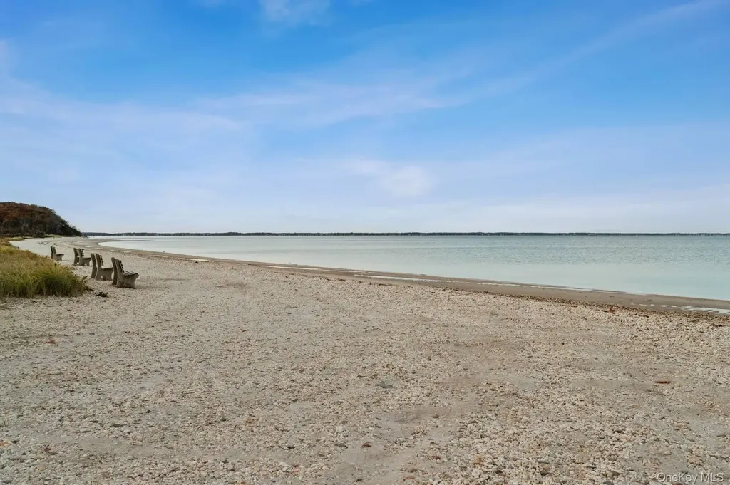 14 E Landing Road Hampton Bays NY 11946
