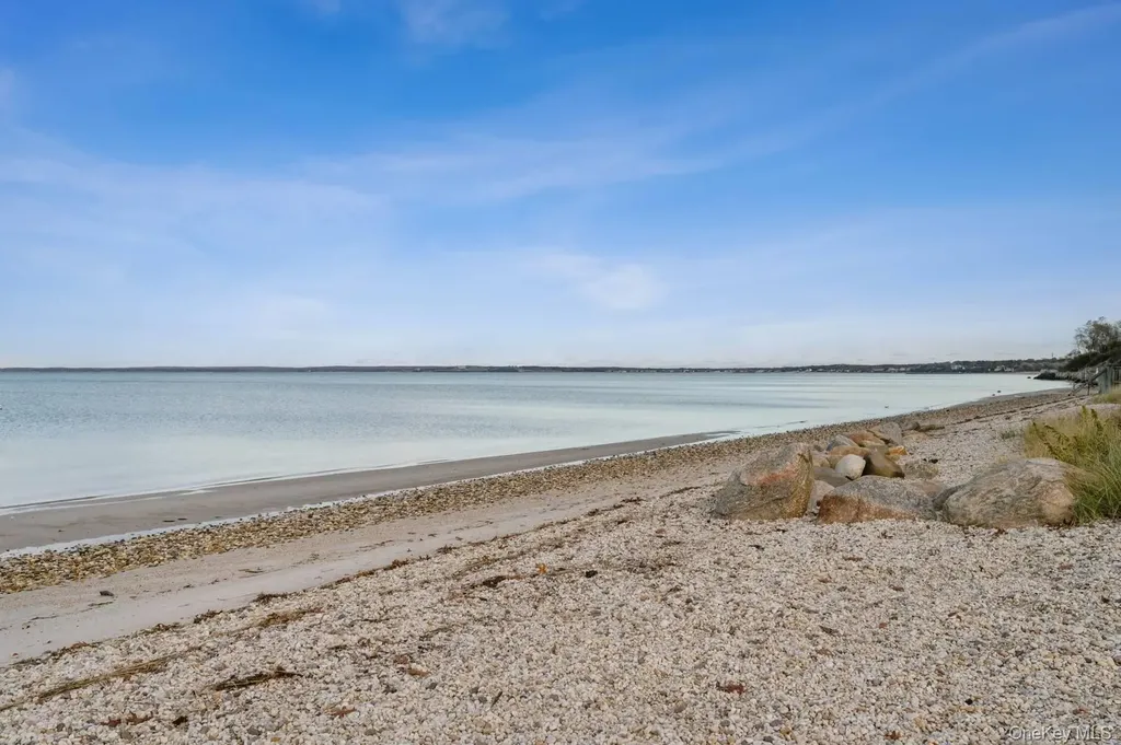 14 E Landing Road Hampton Bays NY 11946