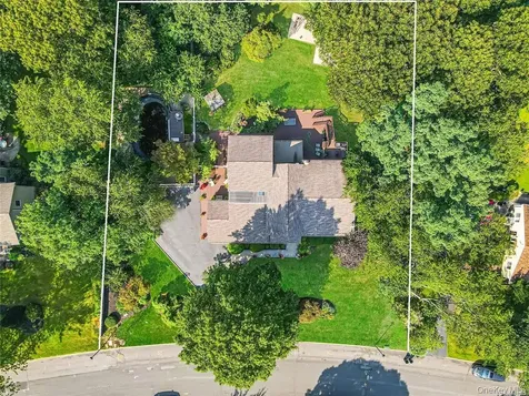 33 Peachtree Lane Mount Sinai NY 11766