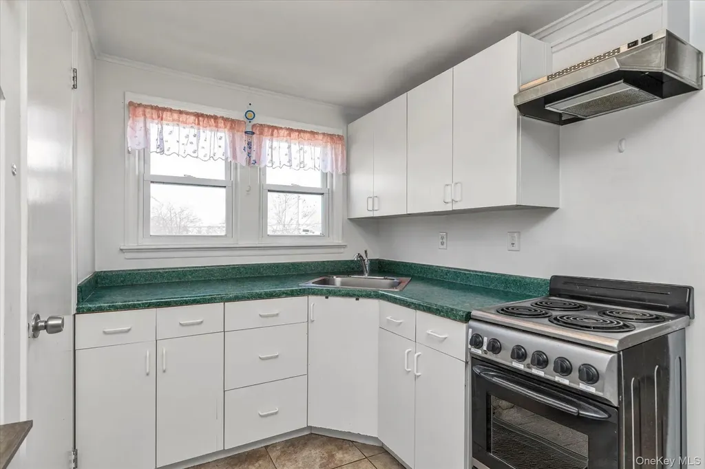 81 Stuart Street Lynbrook NY 11563