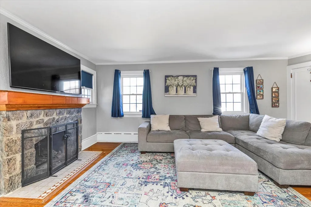 81 Stuart Street Lynbrook NY 11563