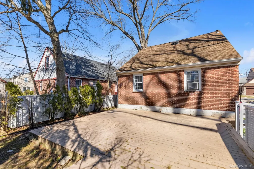 81 Stuart Street Lynbrook NY 11563