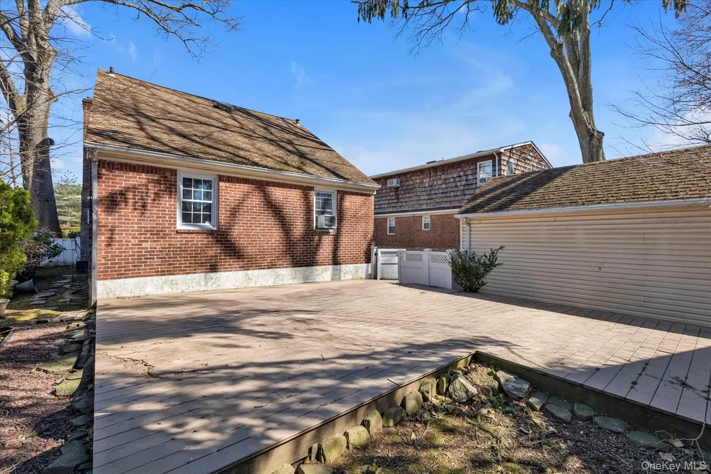 81 Stuart Street Lynbrook NY 11563