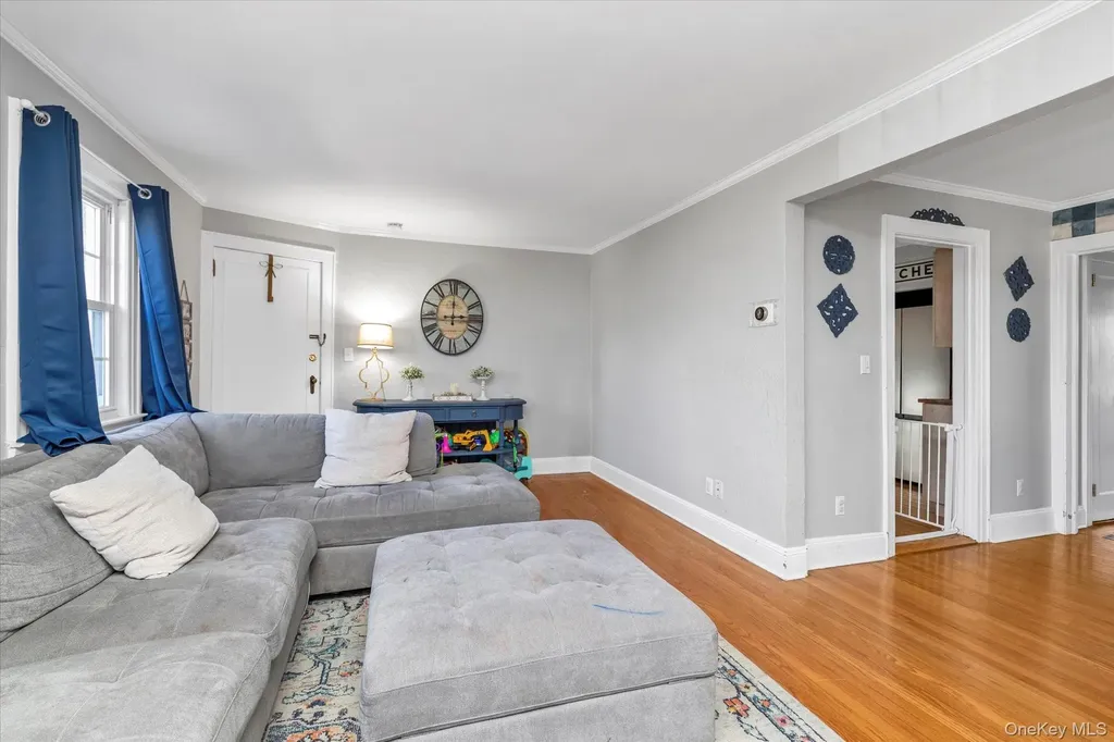 81 Stuart Street Lynbrook NY 11563