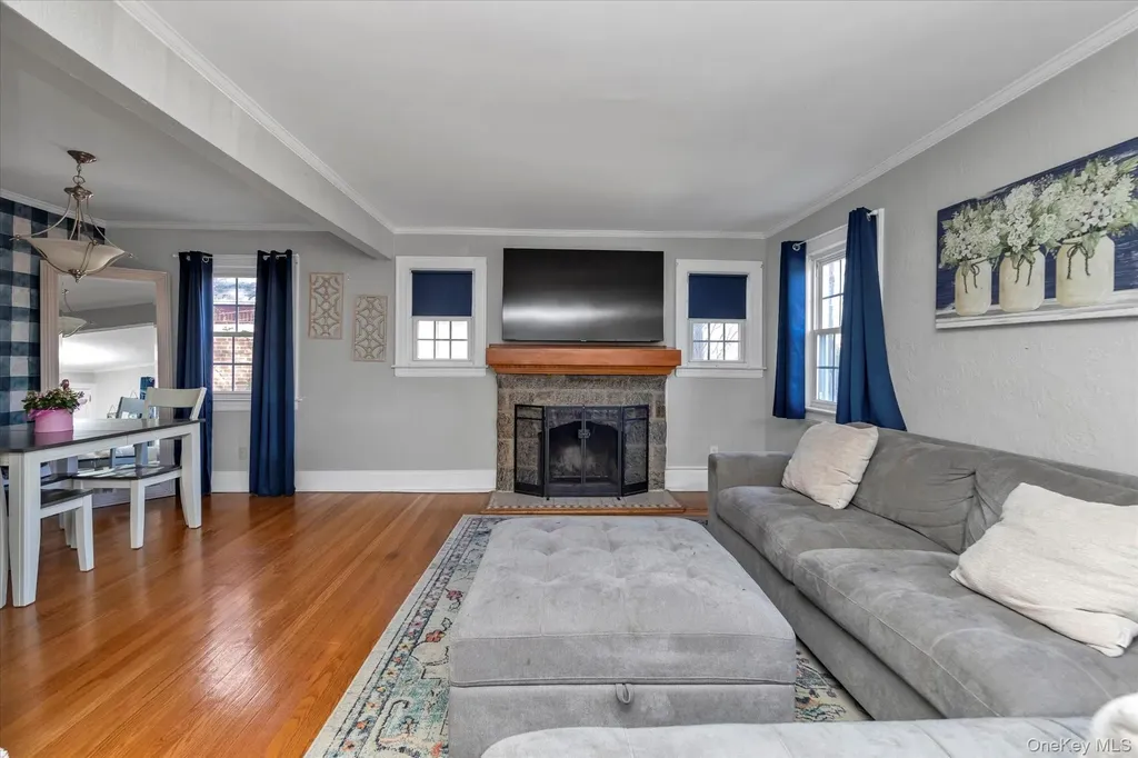 81 Stuart Street Lynbrook NY 11563