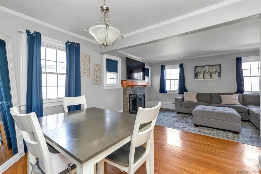 81 Stuart Street Lynbrook NY 11563