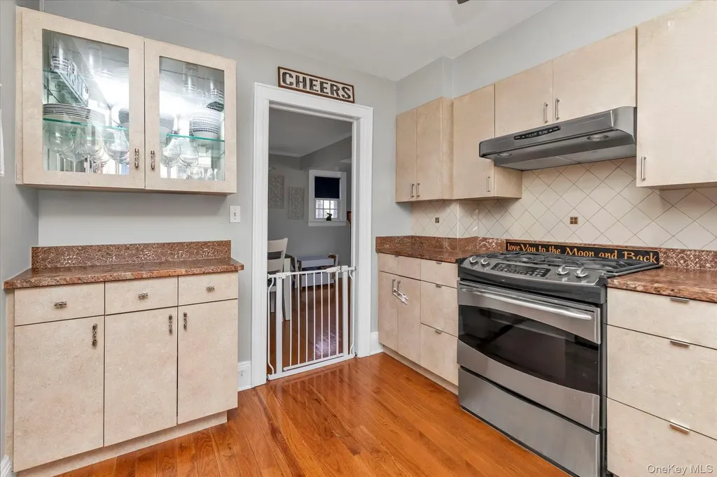 81 Stuart Street Lynbrook NY 11563