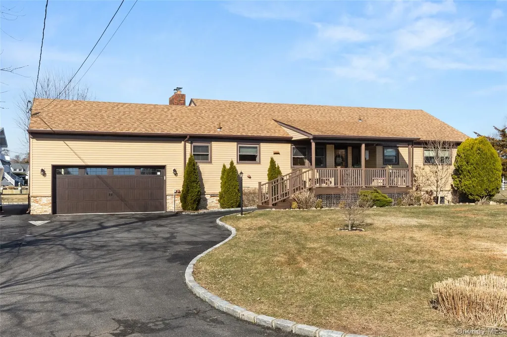 7 Montgomery Lane Bay Shore NY 11706