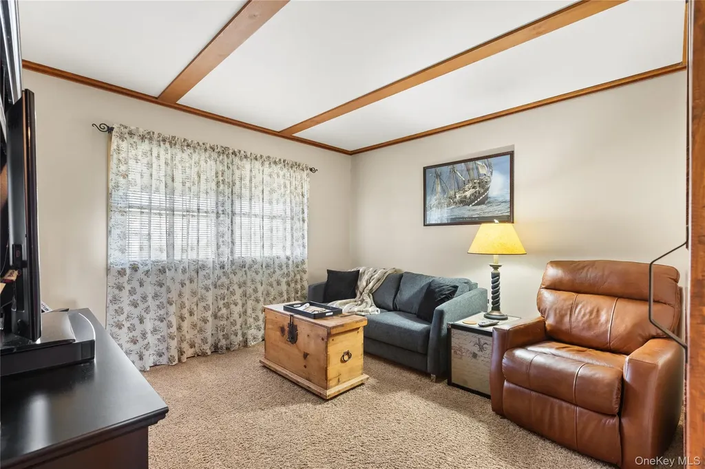 7 Montgomery Lane Bay Shore NY 11706
