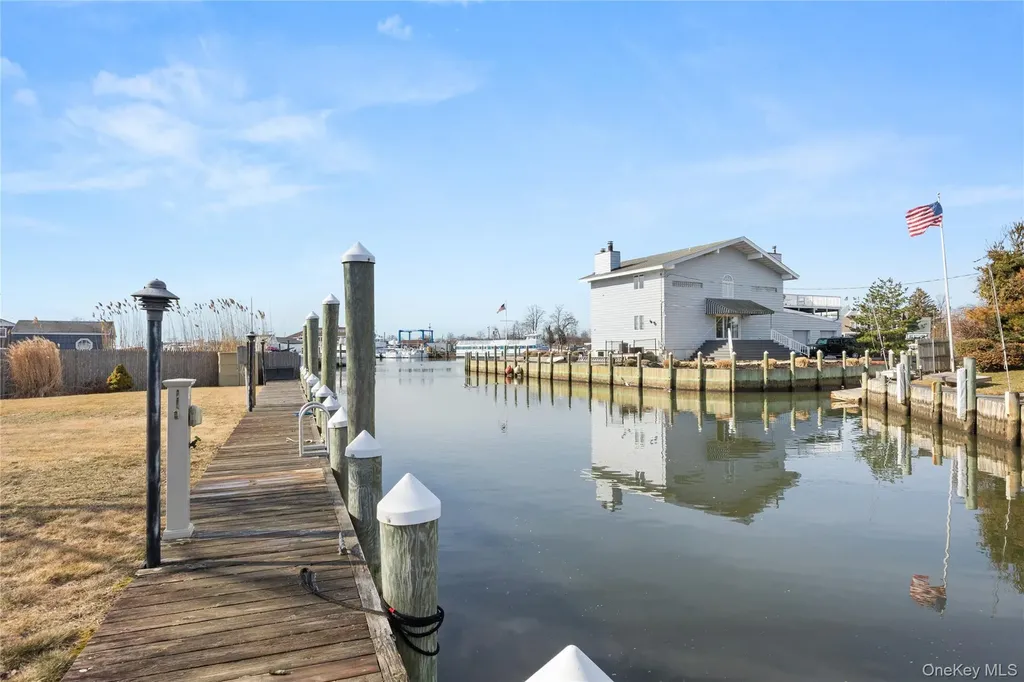 7 Montgomery Lane Bay Shore NY 11706