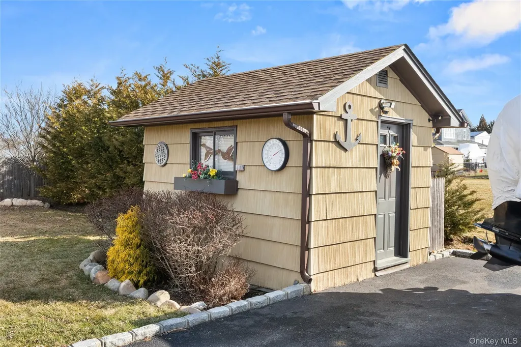 7 Montgomery Lane Bay Shore NY 11706