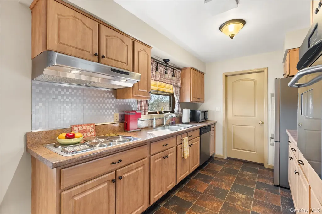 7 Montgomery Lane Bay Shore NY 11706