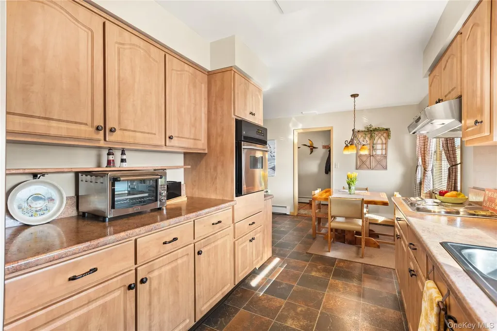 7 Montgomery Lane Bay Shore NY 11706