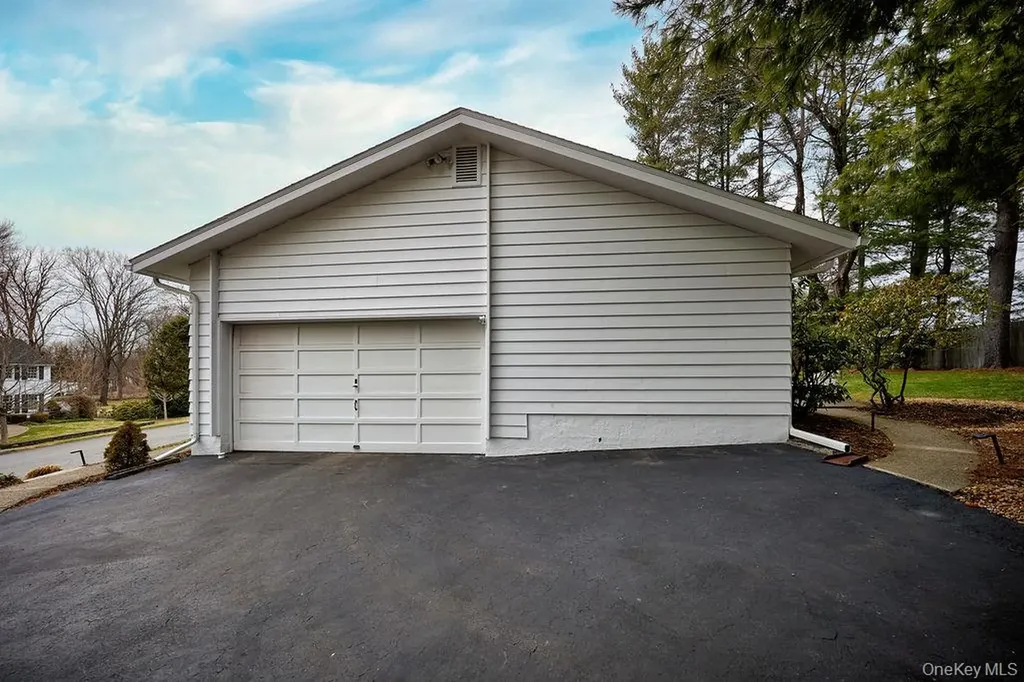 42 Thornwood Drive Poughkeepsie NY 12603