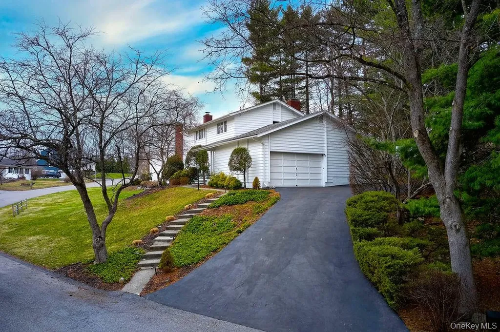 42 Thornwood Drive Poughkeepsie NY 12603