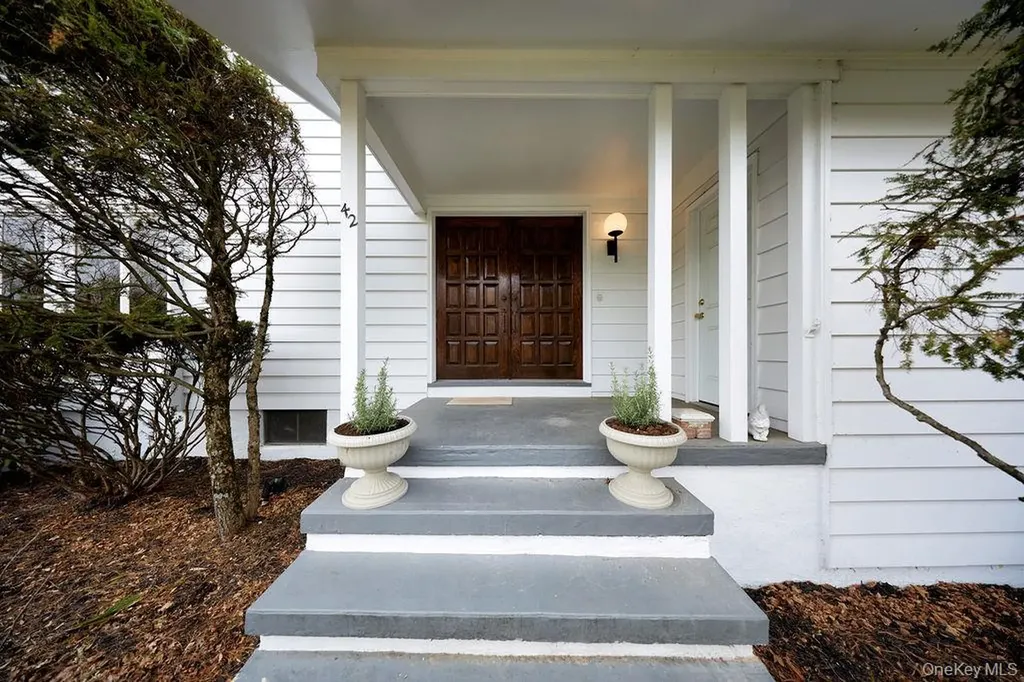 42 Thornwood Drive Poughkeepsie NY 12603