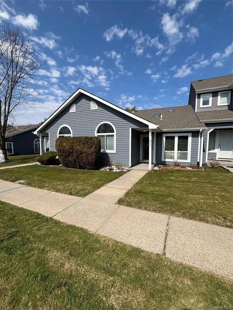 825 Spring Lake Drive Middle Island NY 11953