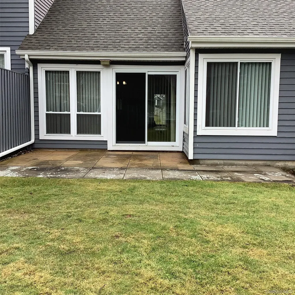 825 Spring Lake Drive Middle Island NY 11953