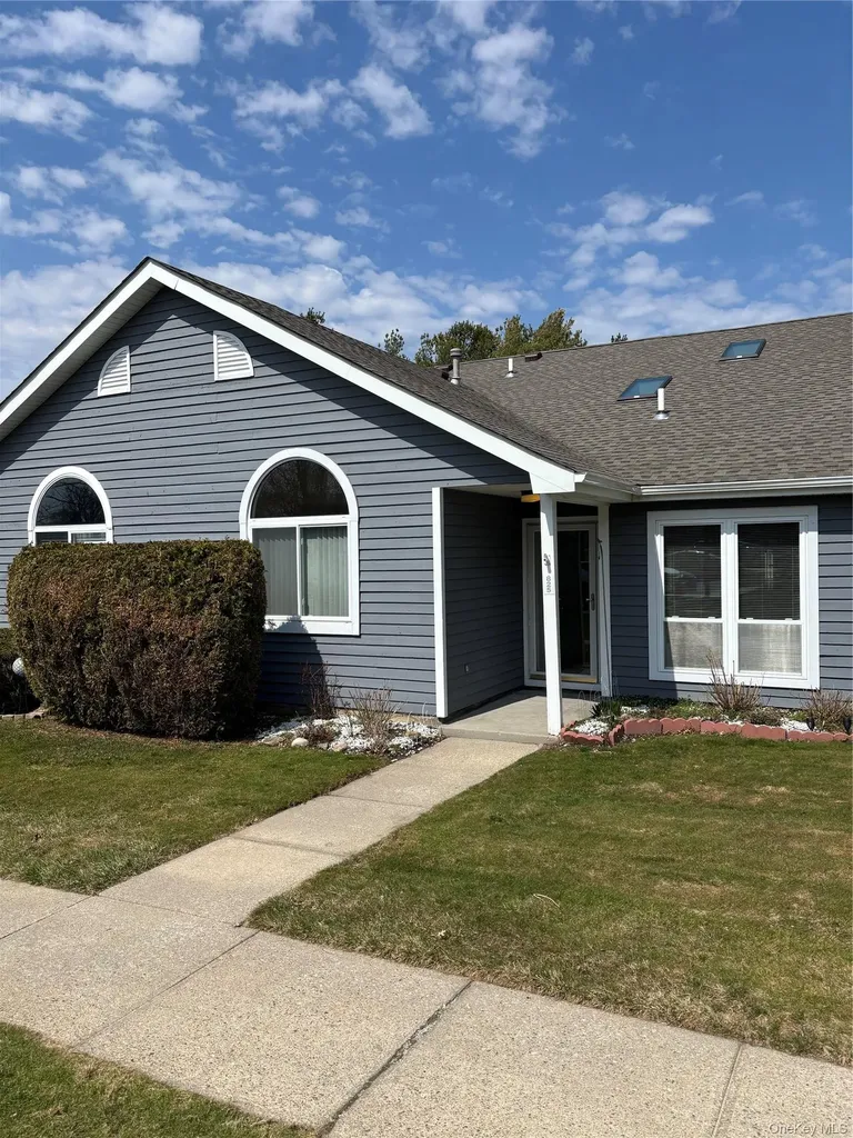 825 Spring Lake Drive Middle Island NY 11953