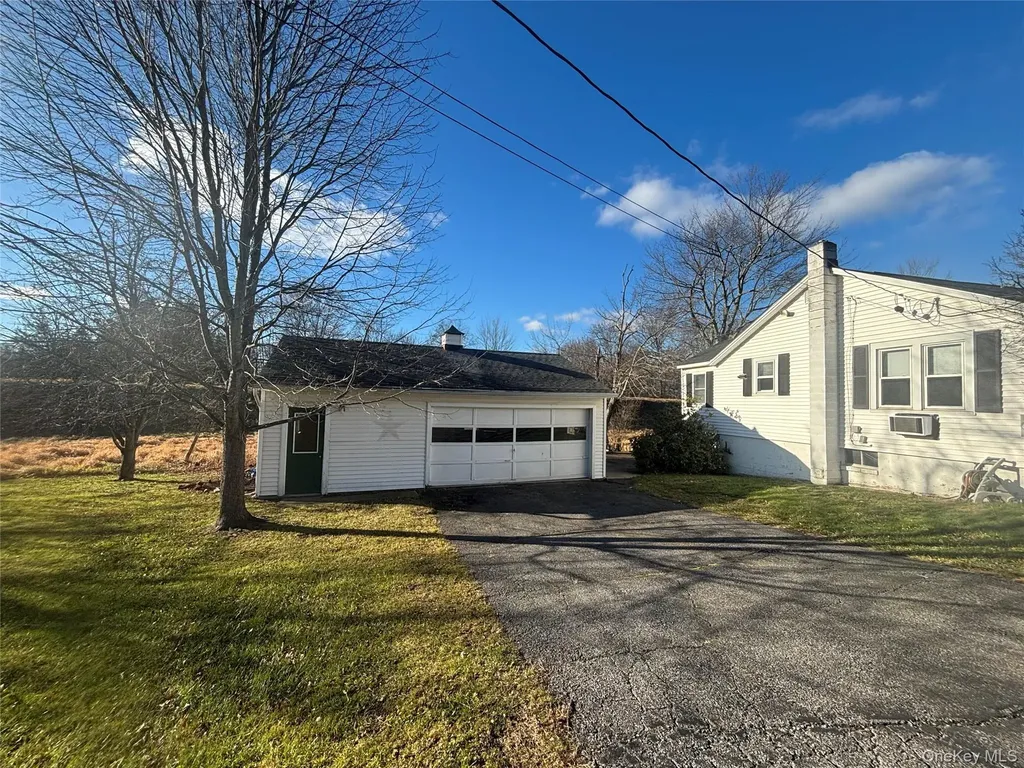 647 S Drury Lane Rock Tavern NY 12549